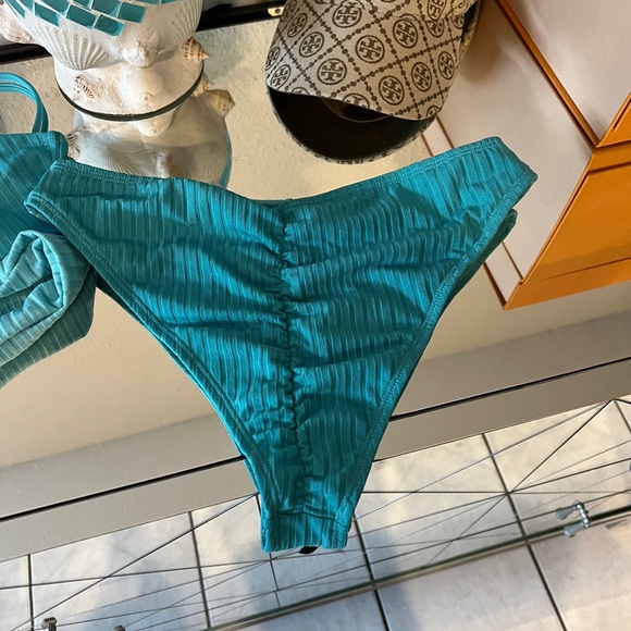 Two tone bikini - Picture 9 of 14